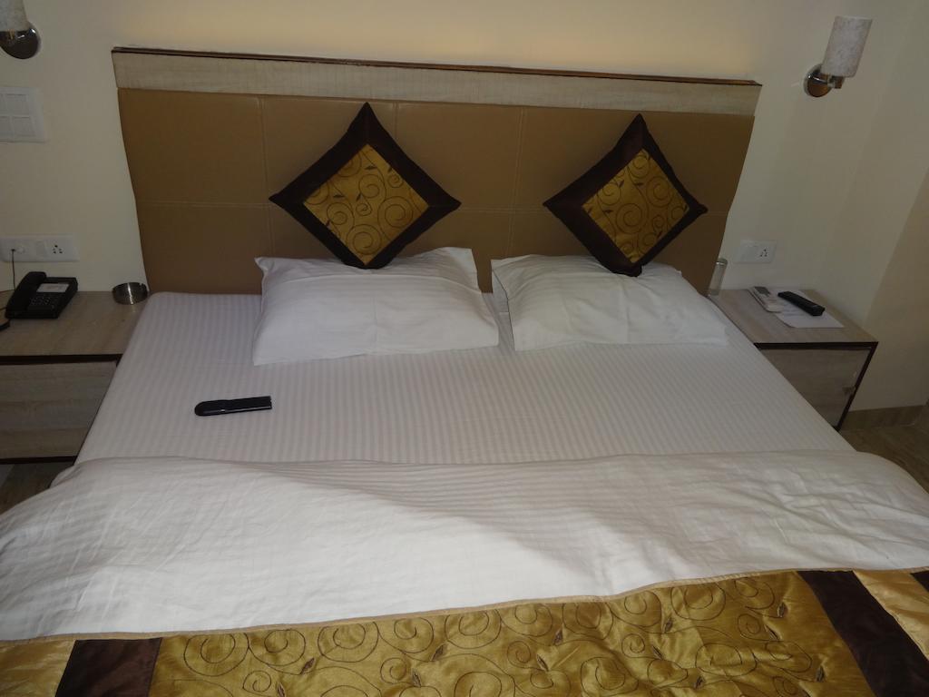 Hotel Grace New Delhi Room photo